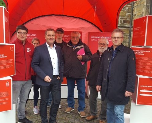 Infostand der SPD-Landtagsfraktion macht Station in Bramsche mit Landtagskandidat Guido Pott.