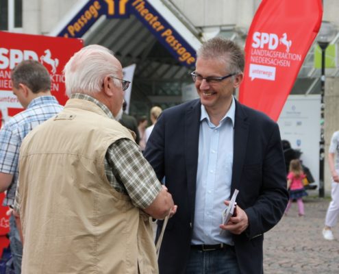 Beim Infostand der SPD-Landtagsfraktion in Osnabrück.