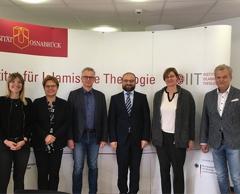 Zu Besuch beim IIT. V.l.n.r.: Post-Doc Deniz Greschner, MdL Dr. Silke Lesemann, MdL Frank Henning, Prof. Dr. Bülent Uçar, MdL Dr. Thela Wernstedt und Prof. Dr. Wolfgang Lücke