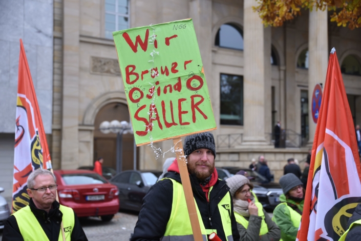 Demonstration der Gilde-Mitarbeiterinnen und -Mitarbeiter vor dem Nds. Landtag am 20. November 2019.